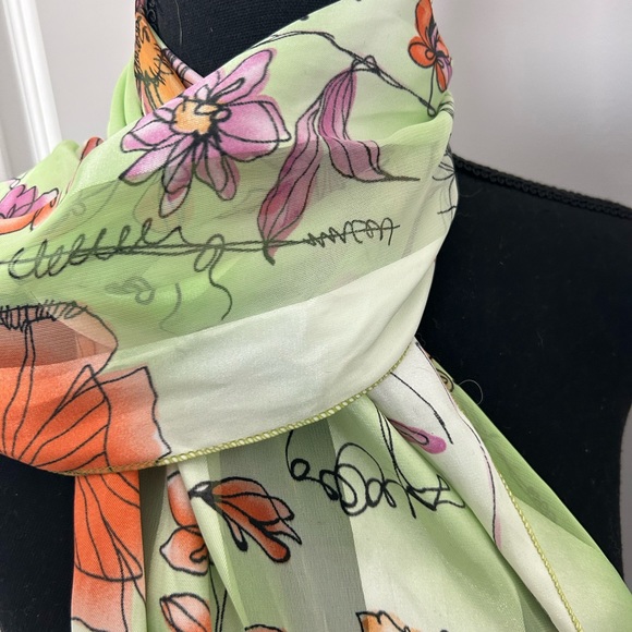 Spring hand-painted flower green scarf - Picture 3 of 6